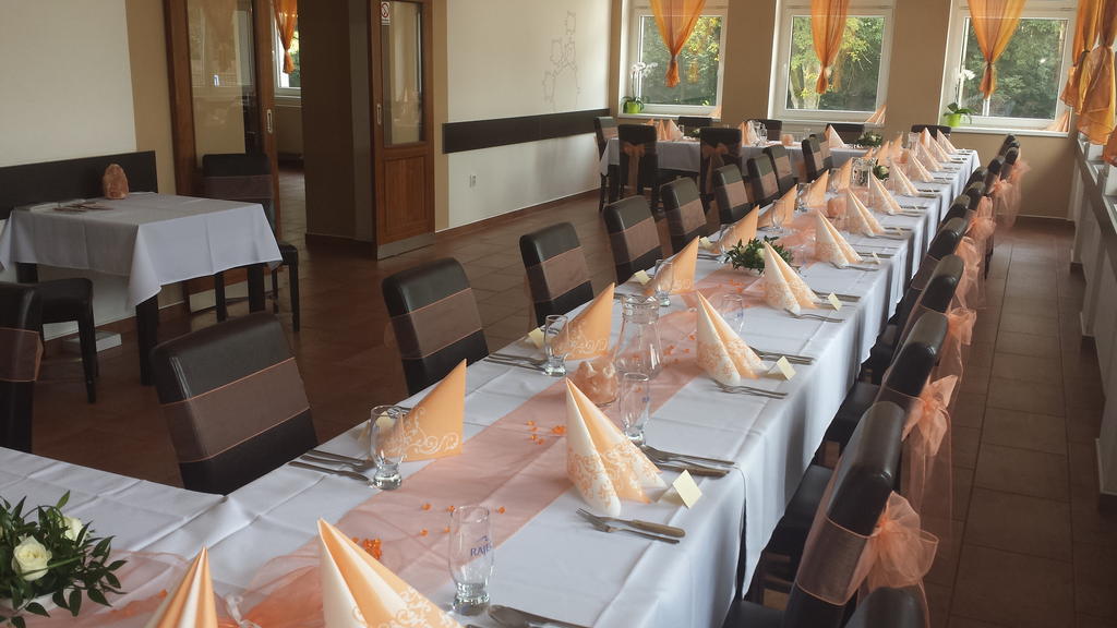 Restaurace A Penzion Zdena Bouda Hradec Králové Eksteriør bilde
